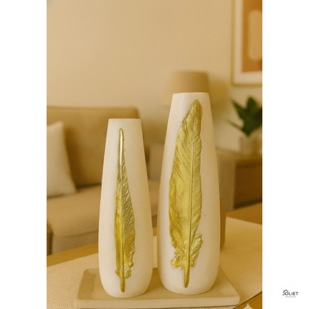 فازة رخام مع نقشة ريش لون ذهبي