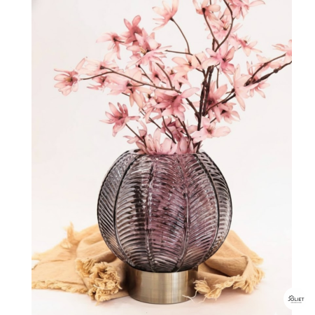 فازة مع قاعدة نحاسية