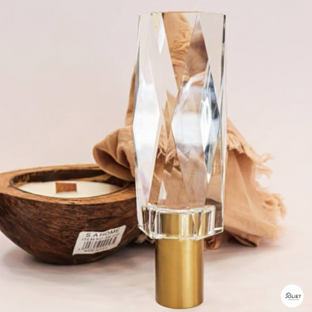 تحفة كرستال مع قاعدة ذهبية