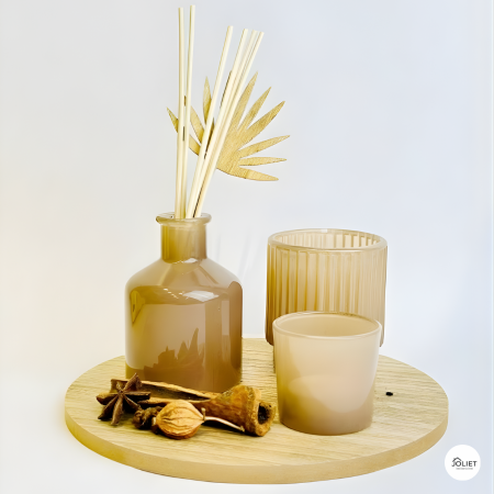 قاعدة خشب مع معطر عيدان