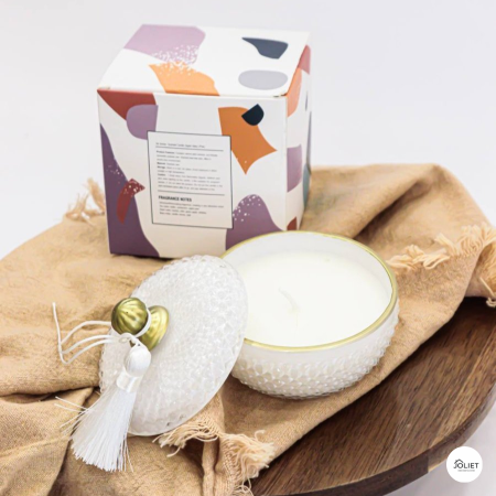 شمعة على شكل سكرية لون ابيض